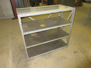 lot 304 image: SHORT METAL SHELVING UNIT