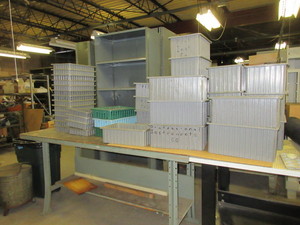 lot 158 image: ASSORTED SIZE MENASHA LEWISYSTEMS DIVIDER BOXES