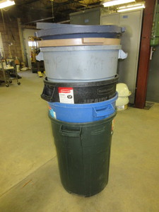 lot 164 image: 32 GALLON TRASH CANS