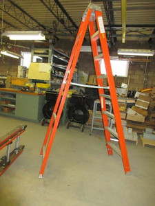 lot 209 image: LOUISVILLE  8 FT. STEP LADDER