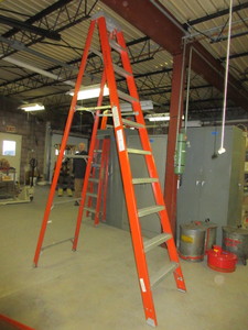 lot 211 image: LOUISVILLE 10 FT STEP LADDER