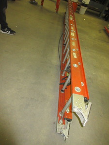 lot 213 image: LOUISVILLE 25 FT EXTENSION LADDER