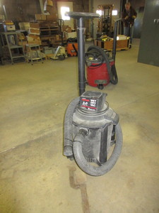 lot 220 image: CRAFTSMAN WET DRY VAC