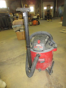 lot 221 image: CRAFTSMAN WET DRY VAC