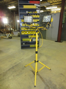 lot 224 image: HALOGEN LAMPS ON A TRIPOD STAND