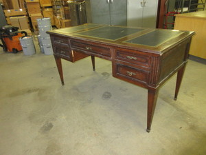 lot 601 image: VINTAGE EXECUTIVE DESK WITH GOLD STAMPED LEATHERETTE TOP