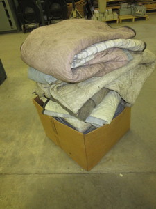 lot 709 image: MOVING BLANKETS