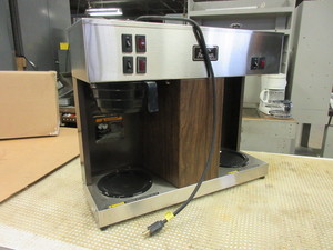 lot 711 image: BUNN POUR O MATIC 2 POT COFFEE MACHINE