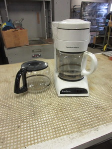 lot 712 image: HAMILTON BEACH AROMA EXPRESS COFFEE MAKER