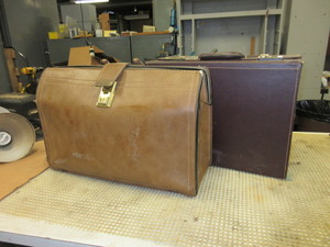 lot 714 image: VINTAGE SALESMAN BAGS