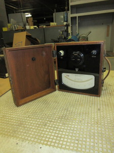 lot 632 image: VINTAGE RAWSON ELECTROSTATIC VOLTMETER