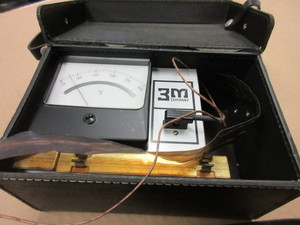 lot 634 image: VINTAGE 3M PORTABLE ELECTRIC THERMOMETERS