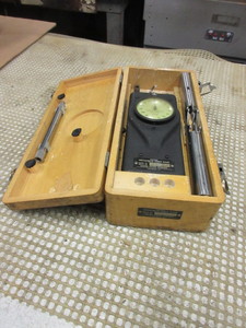 lot 635 image: VINTAGE HUNTER SPRING CO MECHANICAL FORCE GAUGE
