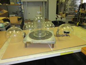 lot 723 image: VACUUM PLATE AND GLOBES