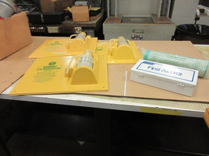 lot 724 image: EYEWASH KITS AND FIRST AID ITEMS