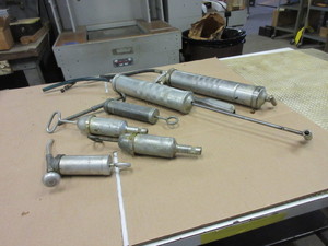 lot 726 image: ASSORTED GREASE GUNS