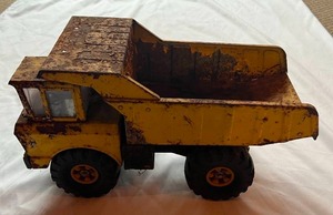 lot 5 image: Dump Truck Metal Vintage Toy