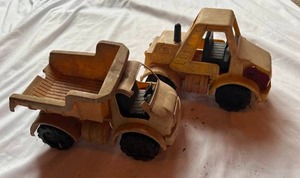 lot 10 image: 2 Vintage Plastic Toy Trucks