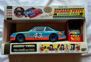 lot 19 image: Richard Petty Grand Prix 116 Scale Remote Control Car NASCAR
