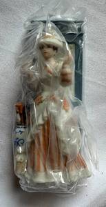 lot 43 image: (3) Avon Mrs. Albee Figurines 1993, 1994, and 1995 Dolls
