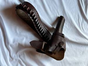 lot 56 image: Bucheimer Leather Vintage Holster