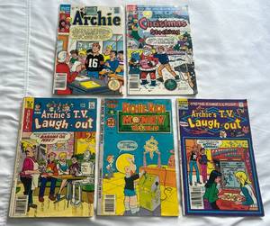 lot 97 image: (5) Vintage Comic Books 1977-1990 Archie, Richie Rich