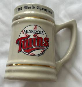 lot 123 image: Minnesota Twins 1991 World Series Baseball Beer Stein