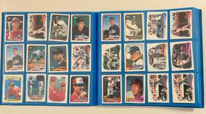 lot 49 image: 480 Card Binder - 80s & 90s Baseball Cards - Misc.