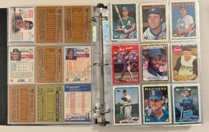 lot 77 image: 432 Card Binder - 90s, 2023 Baseball Cards - Topps, HOF, Donruss