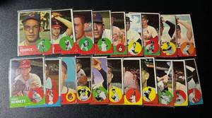 lot 151A image: 1963 Topps Baseball 20 Card Vintage Lot