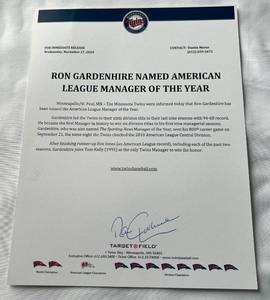lot 12C image: Ron Gardenhire Signed Minnesota Twins Press Release 2010 Manager of the Year