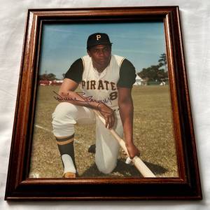 lot 34C image: Willie Stargell Signed 8x10 Photo Frames - Pittsburgh Pirates Baseball