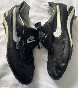 lot 20C image: Shannon Stewart Game Used and Signed Spikes with MLB COA - Minnesota Twins Baseball