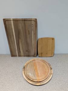 NEW PIONEER WOMAN WOOD CUTTING BOARD AND MORE