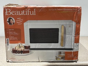 NEW BEAUTIFUL BRAND MICROWAVE OVEN