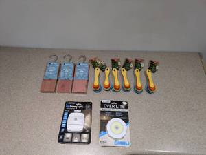 NEW WHITMOR CEDAR HANG UPS, ECO SMART PURELAST MEASURING SPOONS SET & SENSOR BRITE MOTION LIGHTS