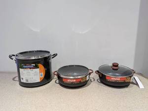 3 NEW STOCK POTS (TRAMONTINA 8QT. STOCK POT, 2 NEW IMUSA STOCK POTS)