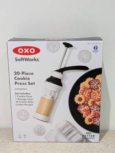 OXO SOFTWORKS 20 PIECE COOKIE PRESS SET