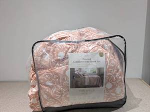 NEW THRESHOLD KING COMFORTER SET
