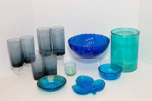 lot 12 image: Blue and Green Glassware