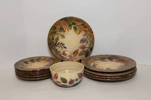 lot 22 image: Shadowood by Home Trends Dishware