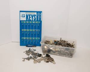 lot 29 image: Keys, Vintage Ilco Unican Key Holder and Master Lock Universal Pin Tool