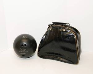 lot 36 image: Vintage Brunswick VIP 300 Bowling Ball (Black) with Matching Black Bowling Ball Bag