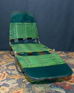 lot 105A image: Vintage Vinyl Jelly Tube Plastic Folding Lounge Chair