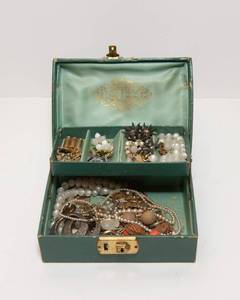 lot 43 image: Jewelry Box of Costume Jewelry