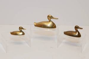 lot 45 image: Vintage Brass Duck Mid Century Modern Duck Paper Weight Set of Three - CBK Made in Korea
