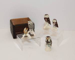 lot 52 image: Five Vintage Goebel Brown Owl Figurines and 100 Year Old Wood Storage Container