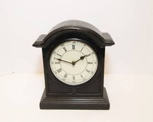 lot 55 image: Small Black Mantle Clock