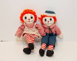 lot 71 image: Vintage Raggedy Ann and Andy