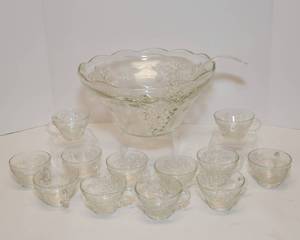 lot 74 image: Glass Punch Bowl Set